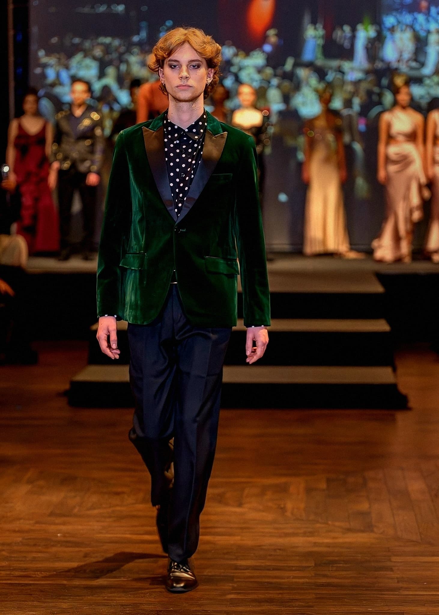 Runway-Look in grünem Samt